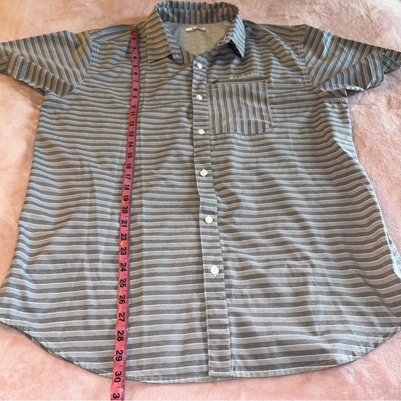 Columbia Omni Shade gray striped short sleeve button down UPF30 zip pocket L - Picture 8 of 9